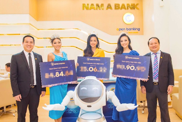 Top 3 Hoa hậu Hoàn vũ Việt Nam 2022 gây bất ngờ khi cùng xuất hiện tại Nam A Bank - Ảnh 1.
