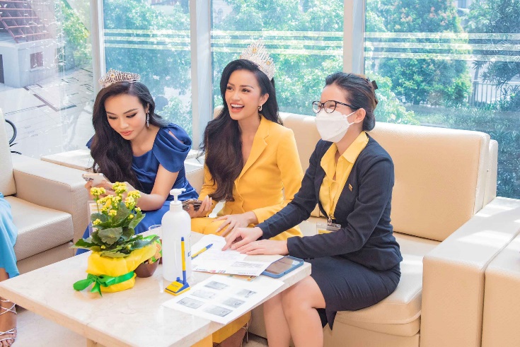 Top 3 Hoa hậu Hoàn vũ Việt Nam 2022 gây bất ngờ khi cùng xuất hiện tại Nam A Bank - Ảnh 3.