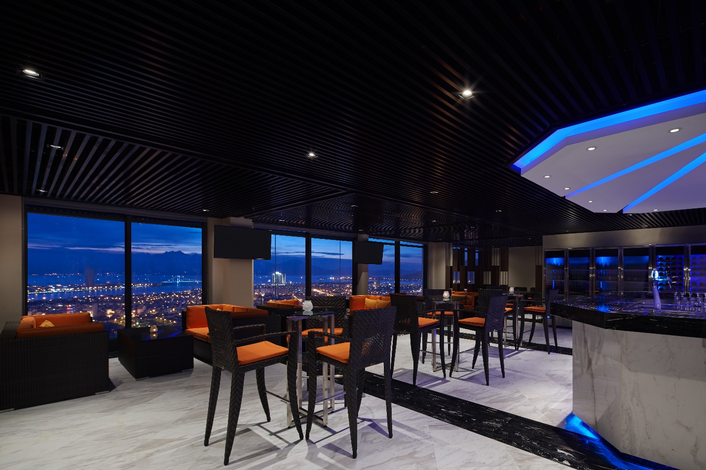 Nhà hàng Horizon Rooftop tầng 36 khách sạn 5 sao Four Points by Sheraton Danang ra mắt thực đơn mới với nhiều lựa chọn hấp dẫn - Ảnh 1.