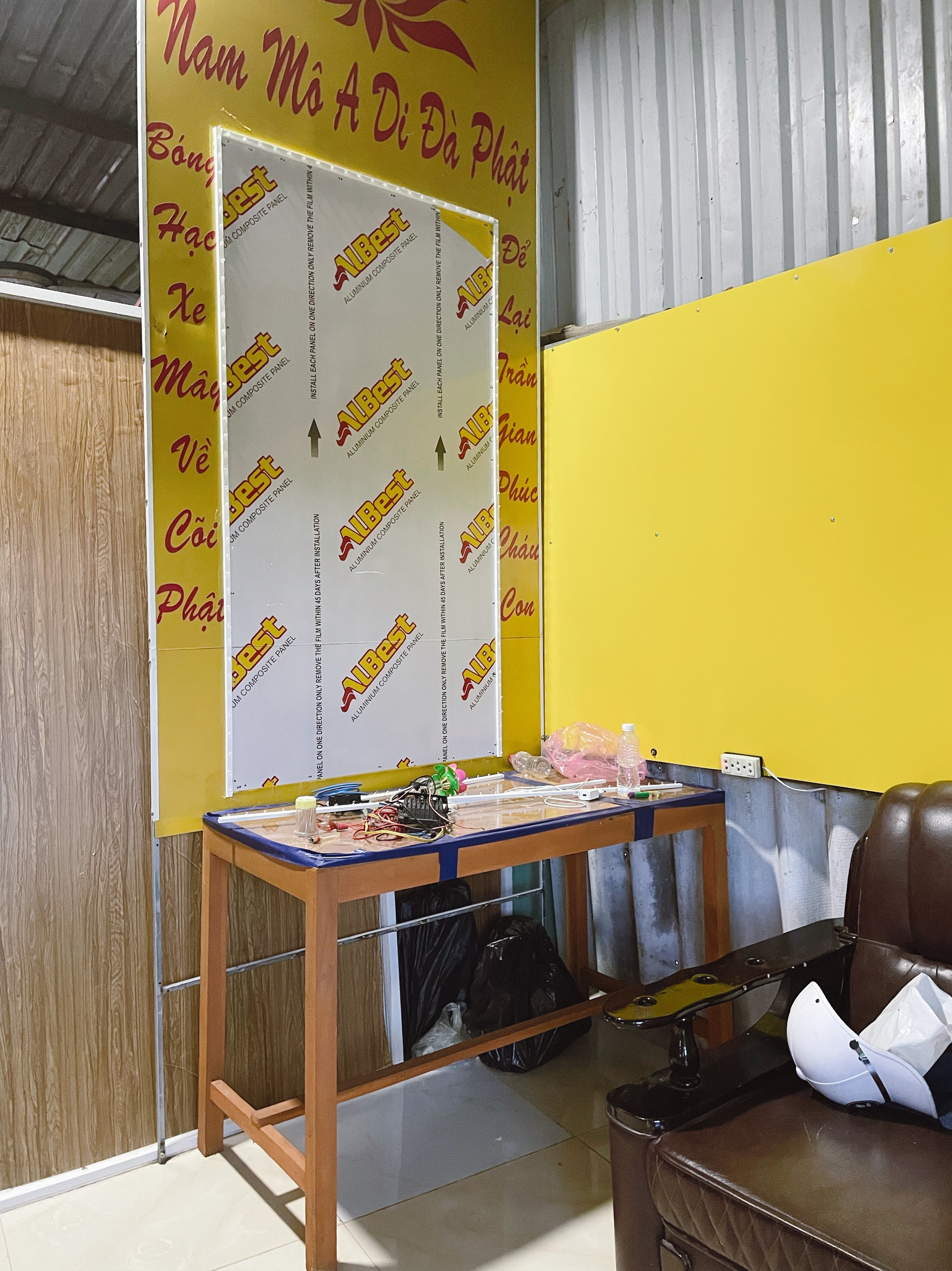 Người thân của 6 nạn nhân mất trong vụ chìm tàu ở Bình Thuận: "Thấy chồng người ta về chồng mình không về, ruột gan tôi đau" - Ảnh 4. Người thân của 6 nạn nhân mất trong vụ chìm tàu ở Bình Thuận: "Thấy chồng người ta về chồng mình không về, ruột gan tôi đau" - Ảnh 4.