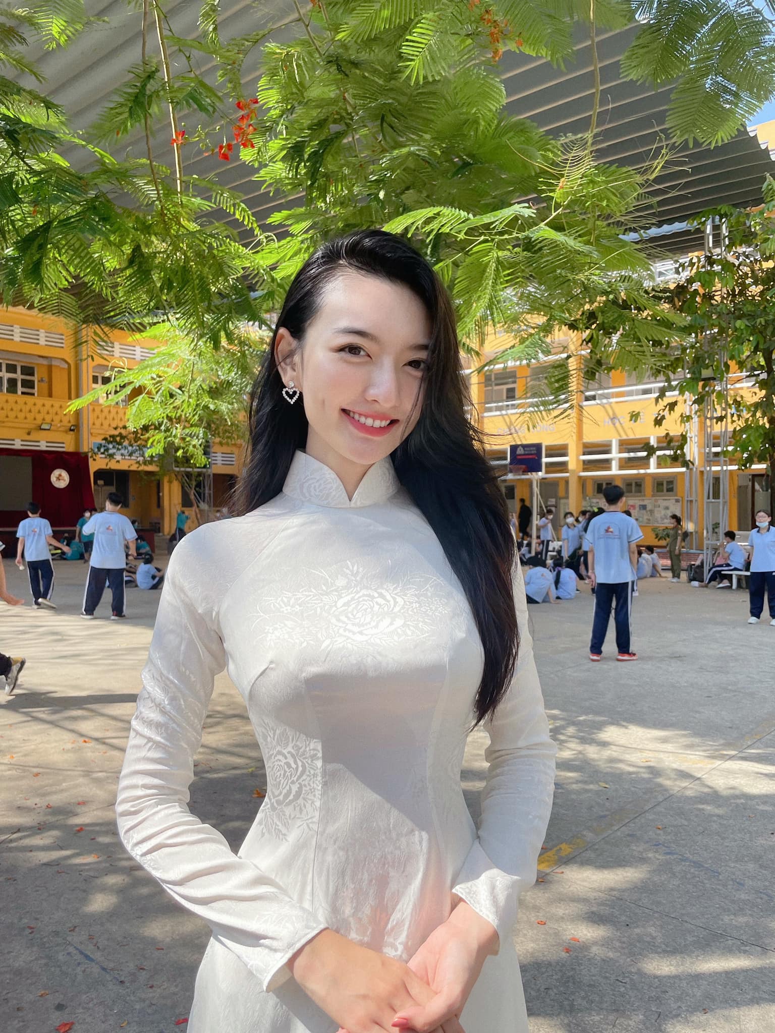 "Bản sao Lương Thùy Linh" tại Miss World 2022: Mỹ nhân lai Nhật - Trung - Việt, sở hữu clip triệu view trên mạng xã hội - Ảnh 2.