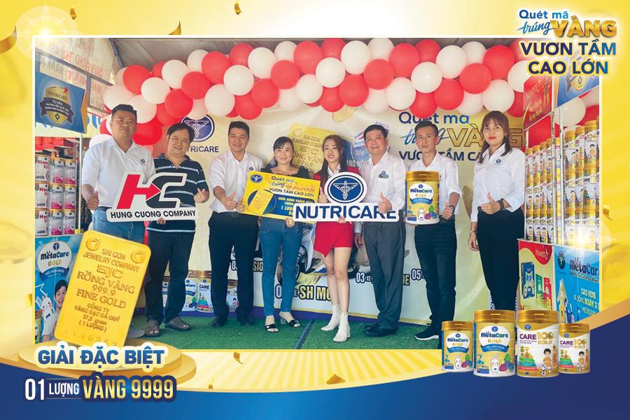 Mẹ bỉm vỡ òa khi trúng 1 lượng vàng 9999 trong chương trình “Quét mã trúng vàng - Vươn tầm cao lớn” - Ảnh 2.