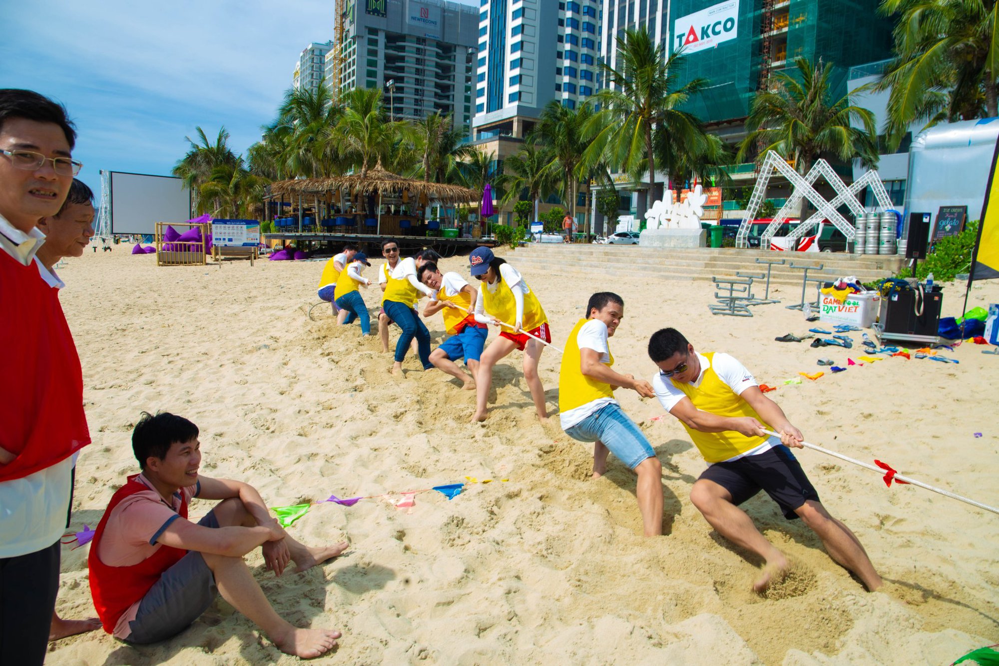 Những trò chơi tập thể vừa vui vừa không cần "cởi để gắn kết" - Ảnh 3.