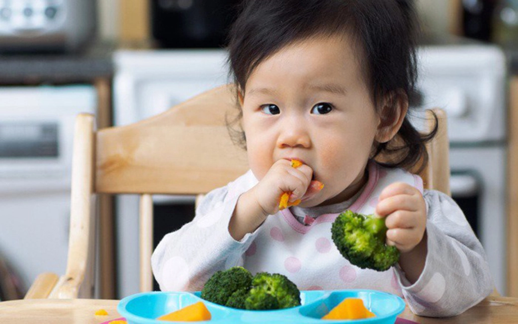 So sánh 3 phương pháp ăn dặm phổ biến nhất cho trẻ hiện nay, bác sĩ Nhi hướng dẫn cách chọn và lên thực đơn ăn dặm ''chân ái'' cho bé - Ảnh 2.