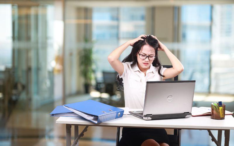 Tập trung hơn cho công việc, cô nàng công sở đã chuyển mình ngoạn mục như thế nào - Ảnh 1.
