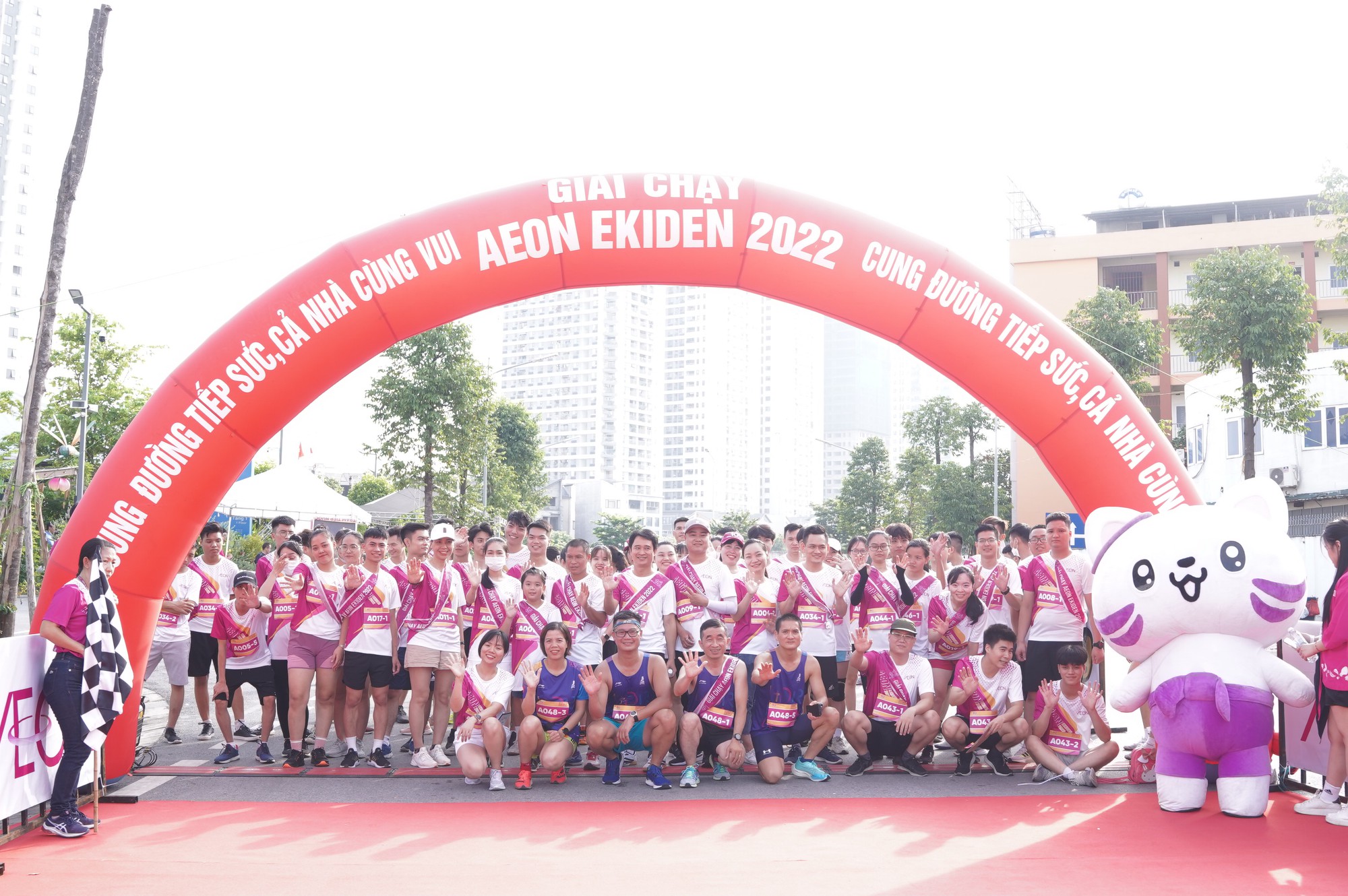 Những khoảnh khắc gắn kết gia đình đầy ý nghĩa dịp cuối tuần trên đường chạy tiếp sức “AEON Ekiden 2022” - Ảnh 1.