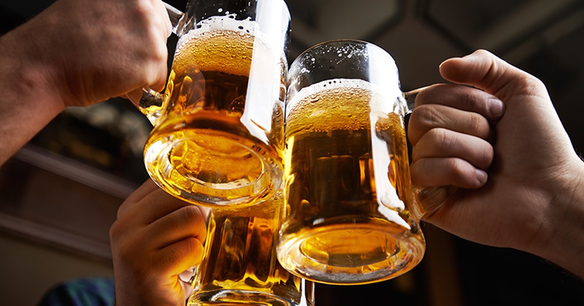 Ép buộc, xúi giục người khác uống rượu, bia trong dịp Tết có vi phạm pháp luật? - Ảnh 1.