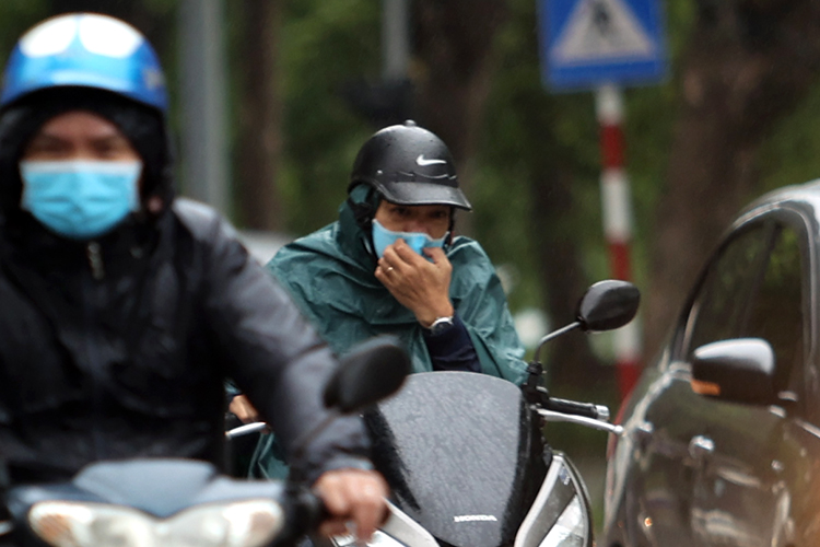 Không khí lạnh rất mạnh tràn về, Hà Nội nền nhiệt giảm 10 độ, trời chuyển mưa rét - Ảnh 2.