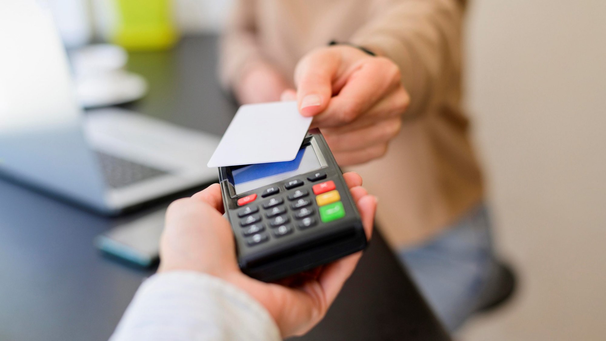 Làm thế nào để sử dụng thẻ tín dụng với tâm lý thẻ ghi nợ? - Ảnh 2.