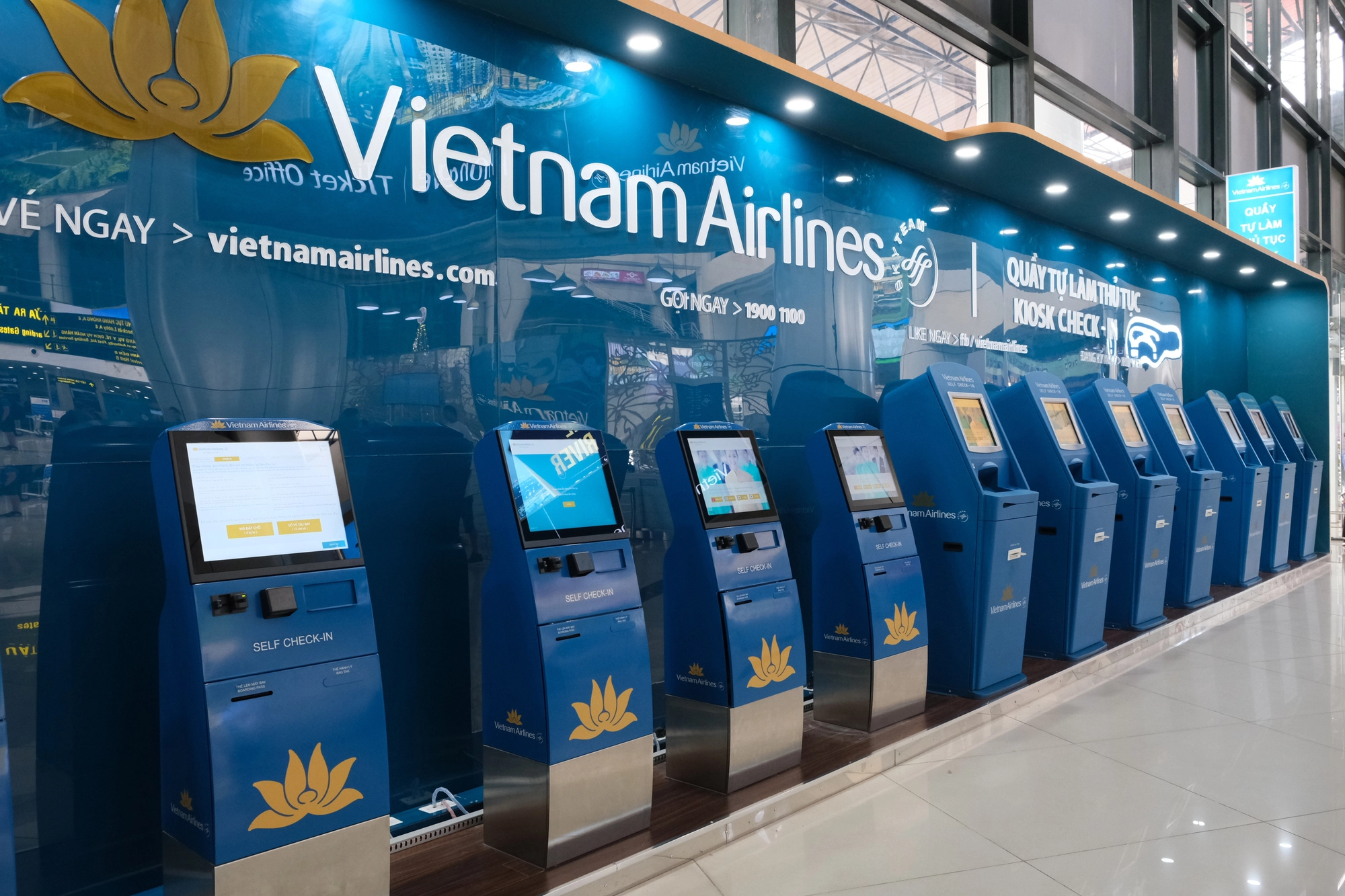 Sân bay Nội Bài và Tân Sơn Nhất dự kiến đón gần 1 triệu lượt người dịp nghỉ lễ 30/4, hành khách cần lưu ý những gì khi đi máy bay? - Ảnh 3.
