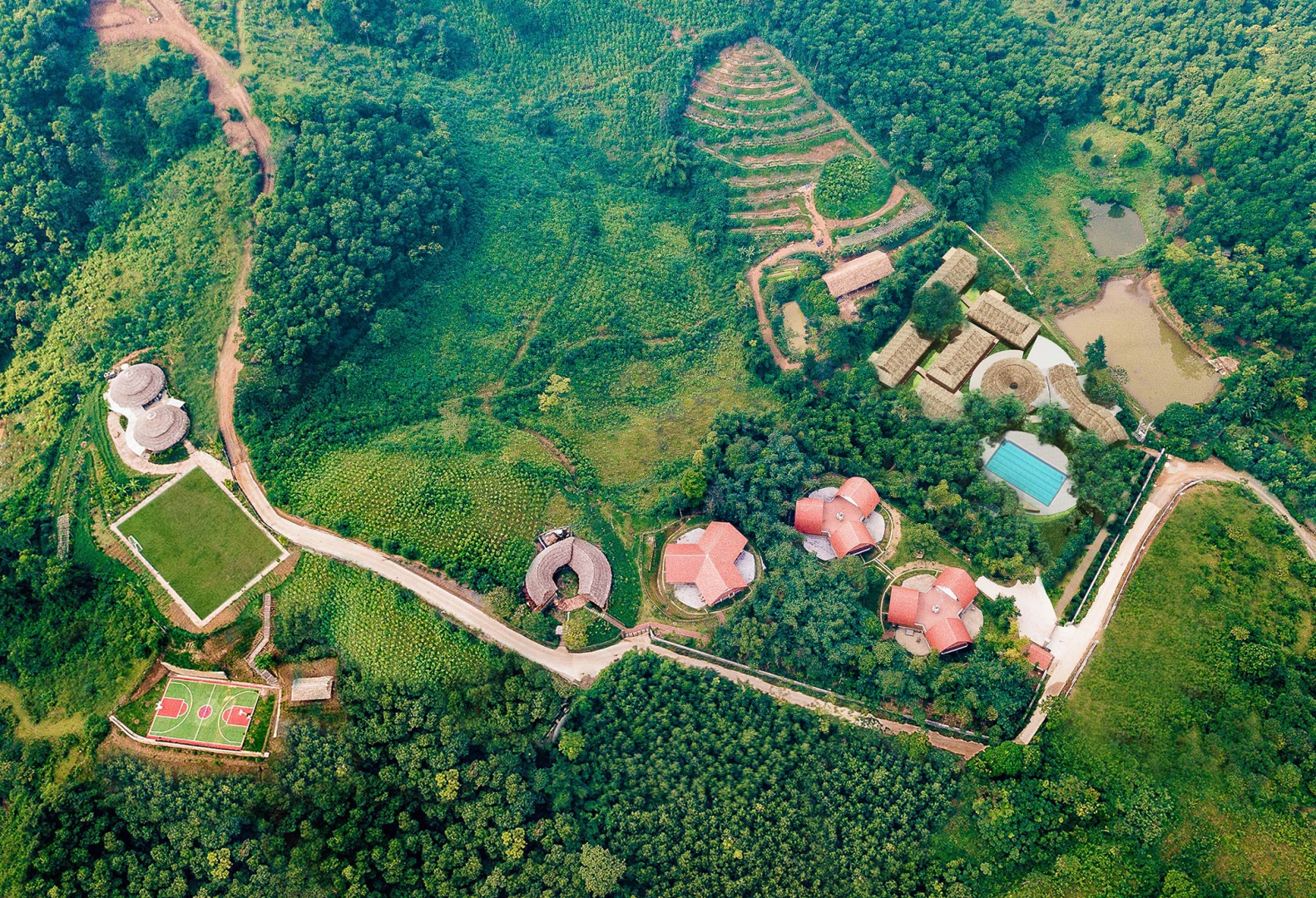 Trại hè sinh tồn đặc biệt ở Maya - ngôi trường nằm giữa núi rừng