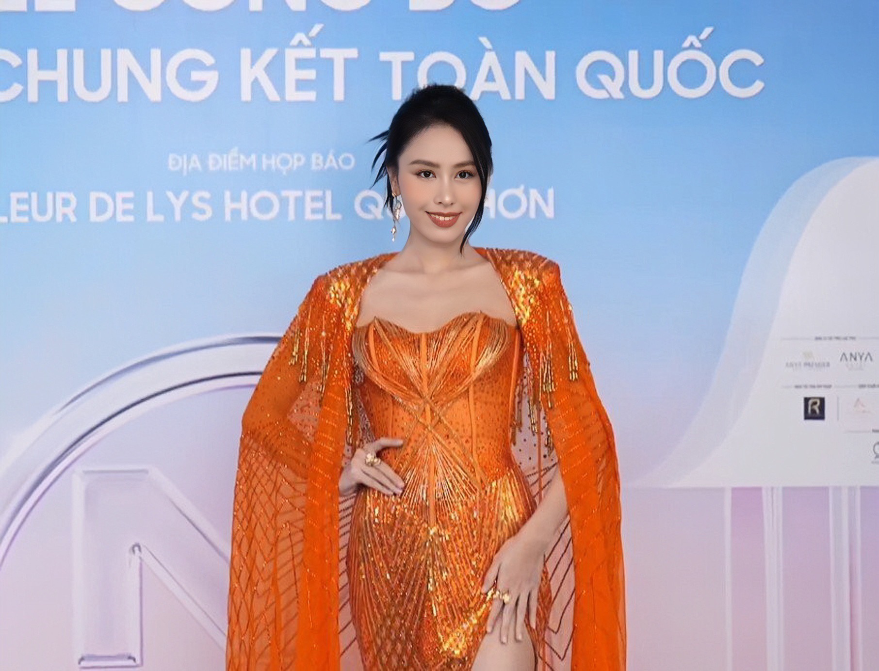 Thảm đỏ lễ công bố vòng chung kết Miss World Vietnam 2023: Màn đọ sắc của Thanh Thủy - Tiểu Vy gây chú ý - Ảnh 6.