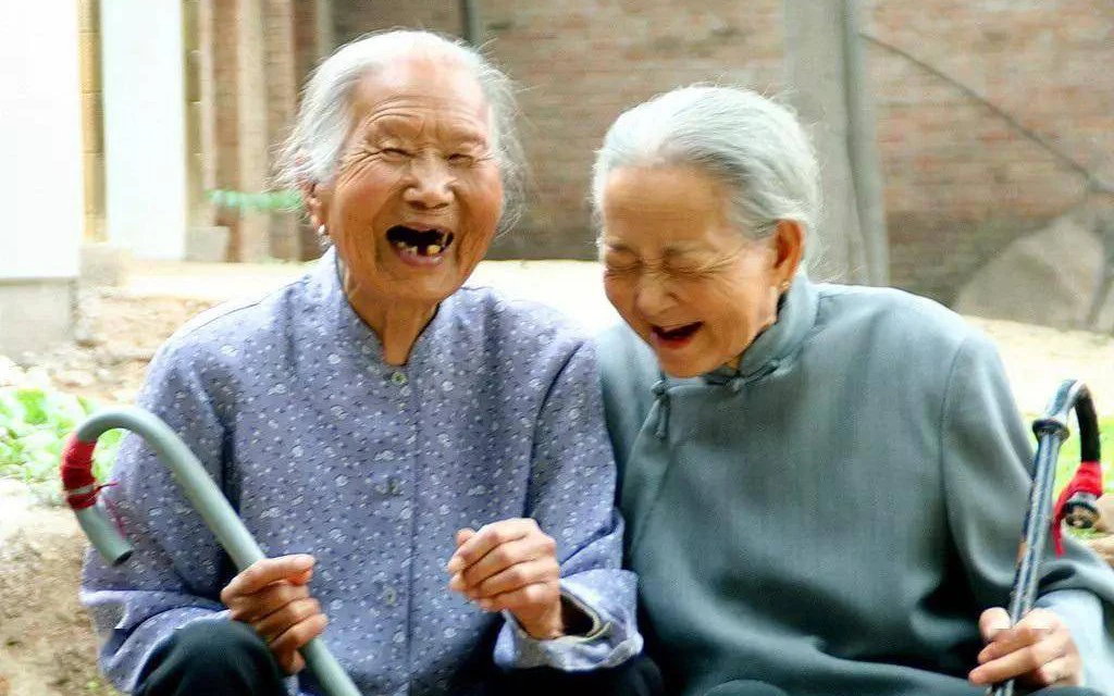 Y học cổ truyền Trung Quốc khuyên làm 6 mẹo từ đầu đến chân để trường thọ, rất đơn giản lại miễn phí – SKCD