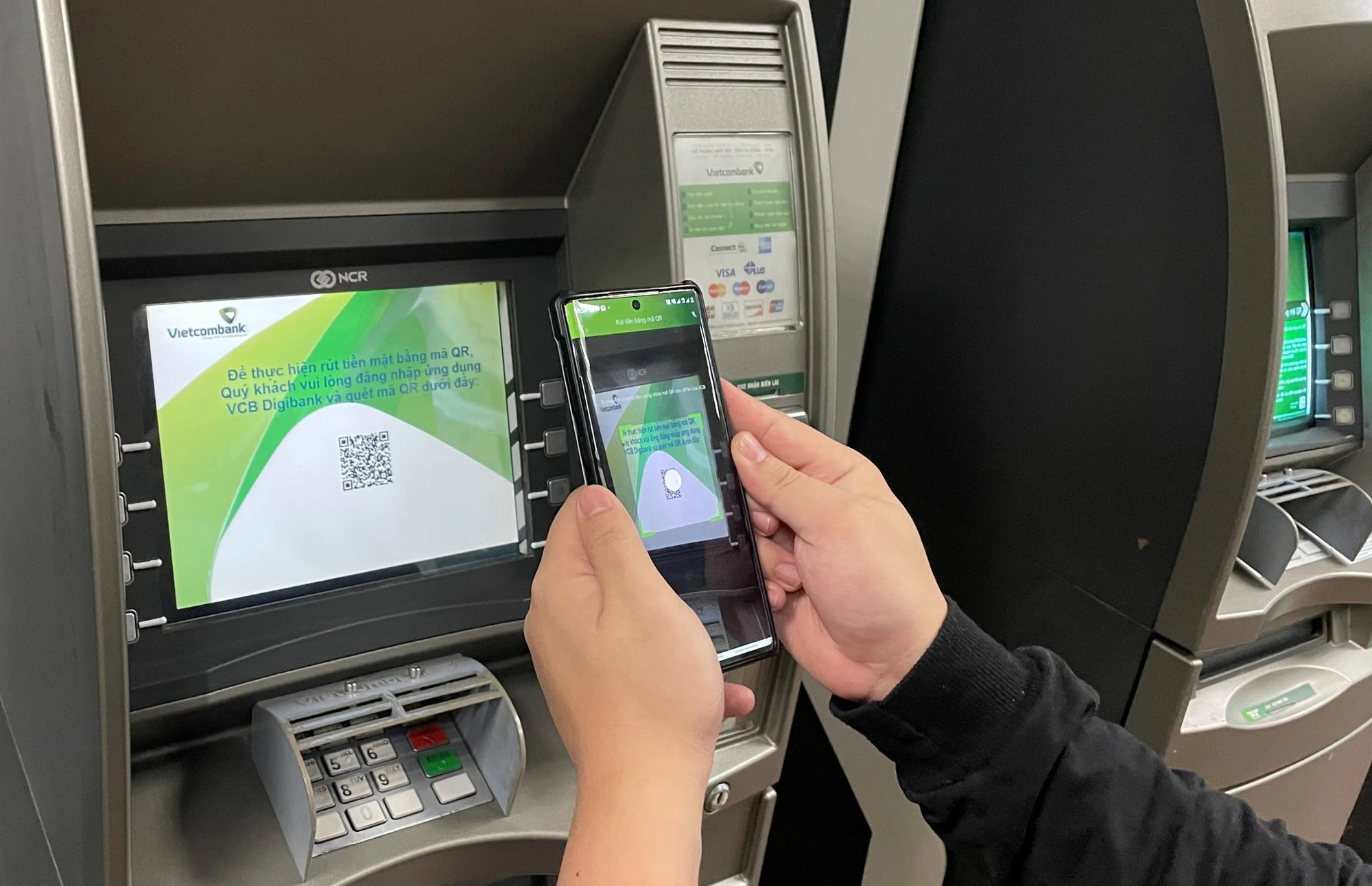 Chính thức: Đã có thể rút tiền liên ngân hàng tại ATM bằng mã VietQR - Ảnh 3.