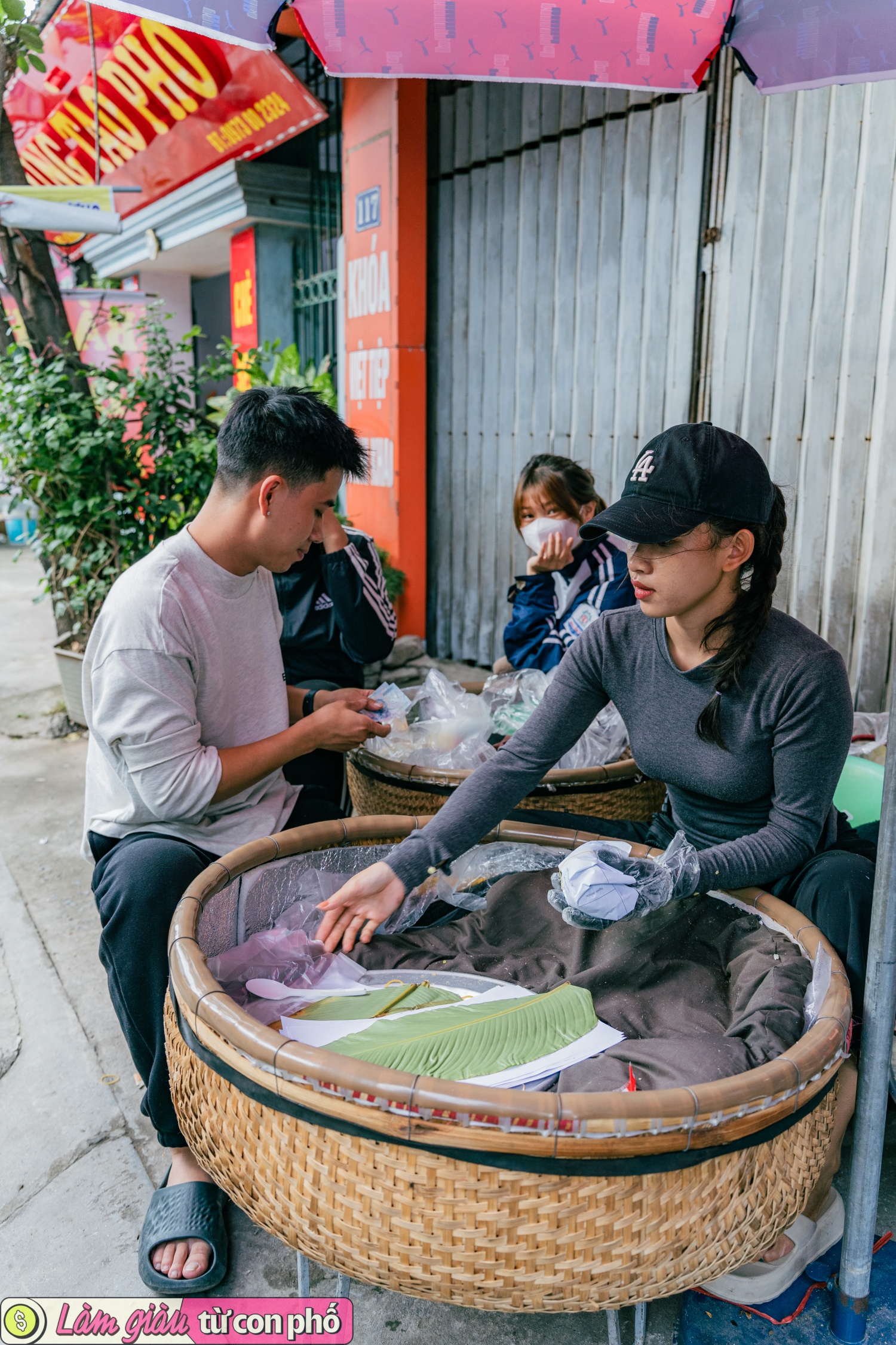 Câu chuyện khởi nghiệp bán xôi của cặp vợ chồng nổi tiếng TikTok: Tiền vốn chưa đến chục triệu, được nhiều nhưng mất nhiều nhất là... mất ngủ - Ảnh 8.