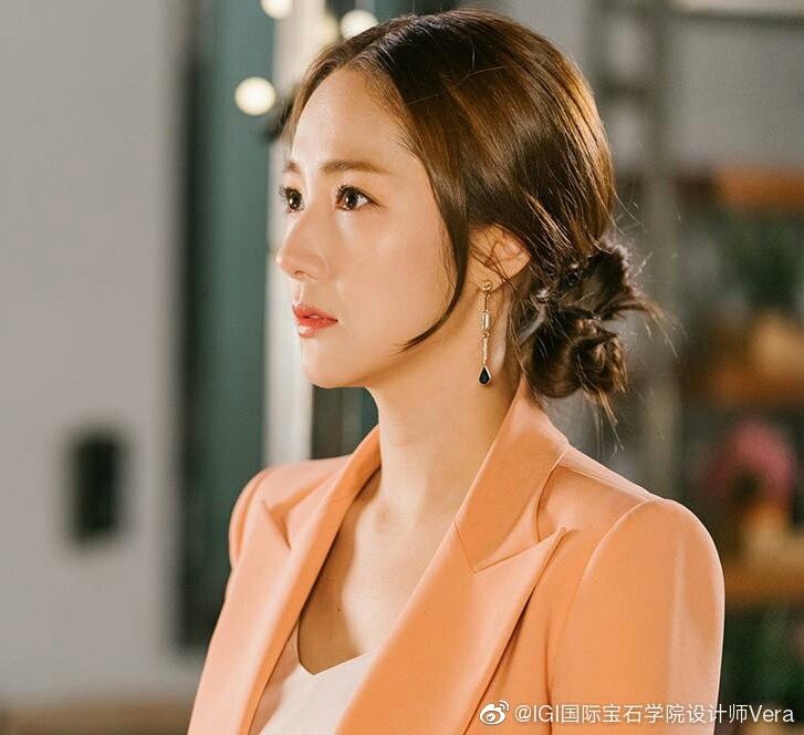 6 kiểu tóc trẻ trung nàng công sở có thể học từ Park Min Young - Ảnh 2.