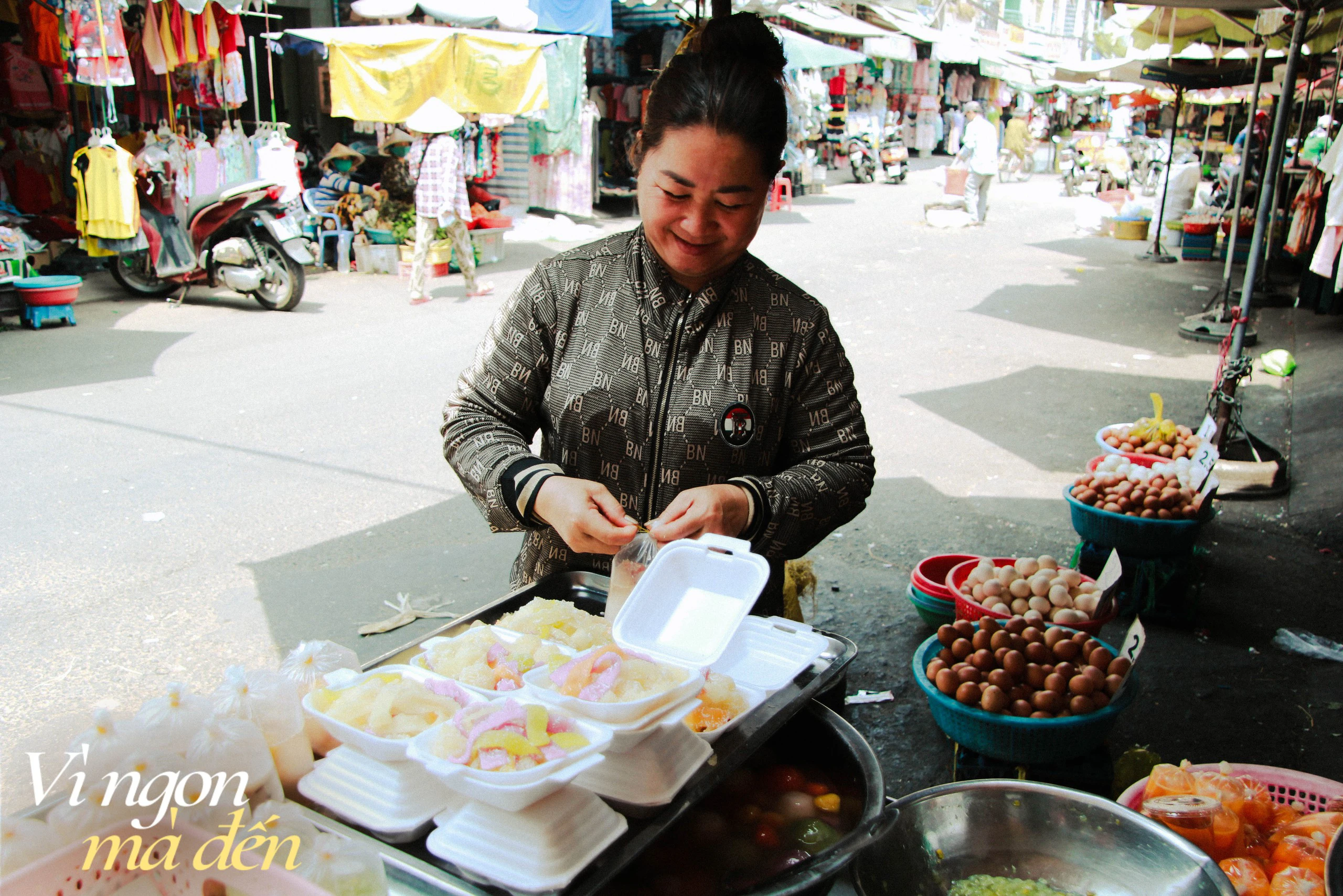 Xe chè miền Tây 20 năm tuổi ở Sài Gòn, nơi bán món &quot;bánh canh chè&quot; hiếm có khó tìm! - Ảnh 1.