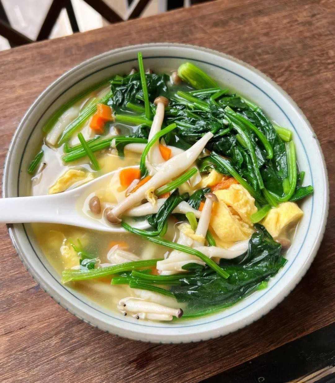 Nấu món canh từ loại rau tươi mát, rẻ tiền vào mùa xuân, ăn vừa ngon, bổ dưỡng lại thanh mát  - Ảnh 7.