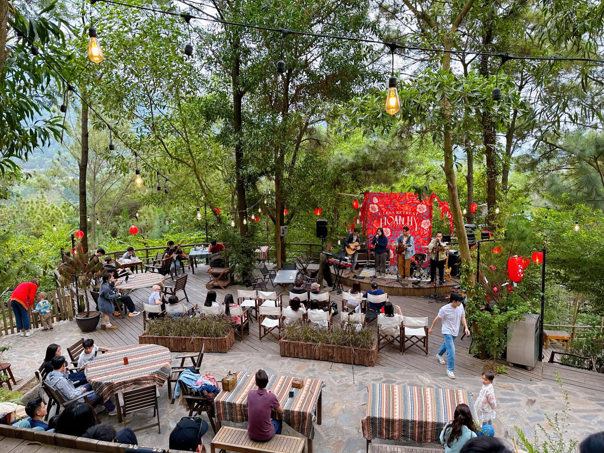Quán cafe view rừng thông được ví như "Đà Lạt thu nhỏ", ngay sát Hà Nội, chị em tha hồ "sống ảo" trong đợt nghỉ lễ này - Ảnh 17.