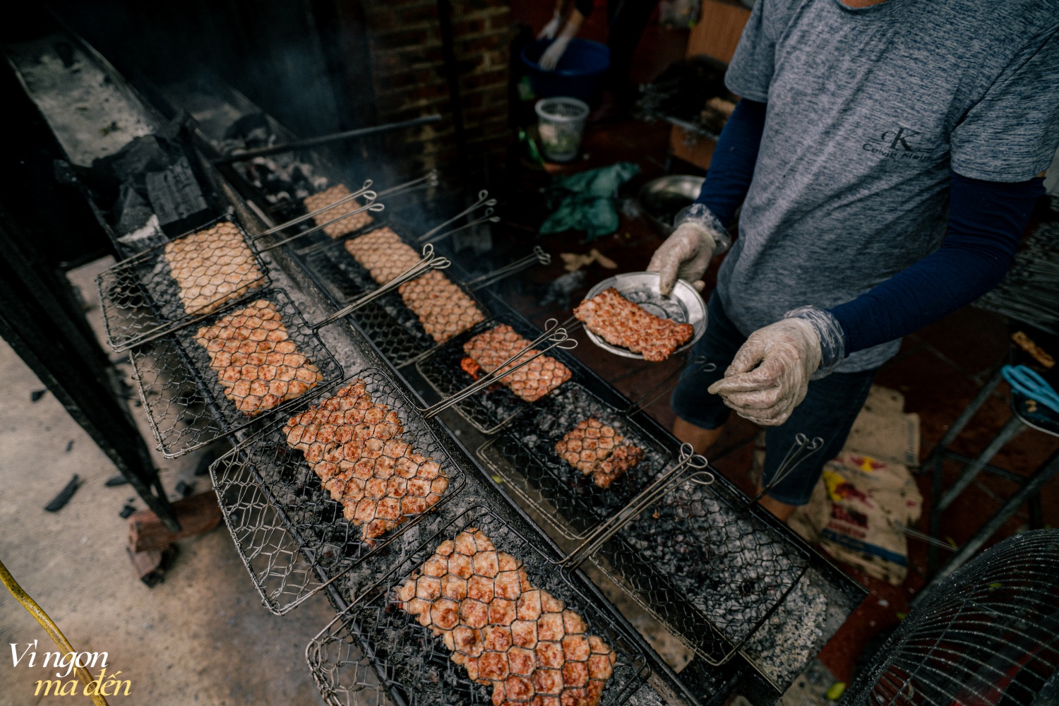 Ăn gì ở Ninh Bình? Ghé hàng miến lươn nức tiếng bán hơn nửa thế kỷ, ăn bún chả vuông ở quán ngày bán &quot;sương sương&quot; 700 suất - Ảnh 9.