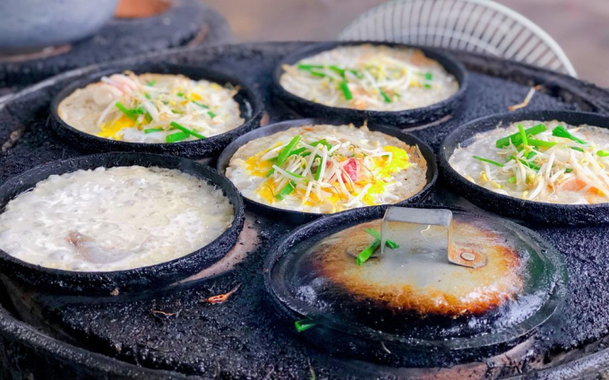 Du lịch Phú Yên như cách của khách Tây: Đi chợ hải sản từ 4 giờ sáng, ăn thử bánh xèo mực ở làng chài với giá 7k/4 chiếc - Ảnh 7.