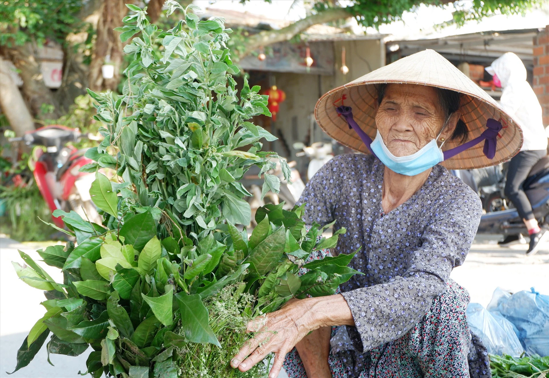 Những tục lệ không thể thiếu được trong ngày Tết Đoan ngọ: Ăn cơm rượu nếp, tắm lá mùng Năm và những điều đặc biệt khác chỉ để cầu mong một thứ - Ảnh 4.