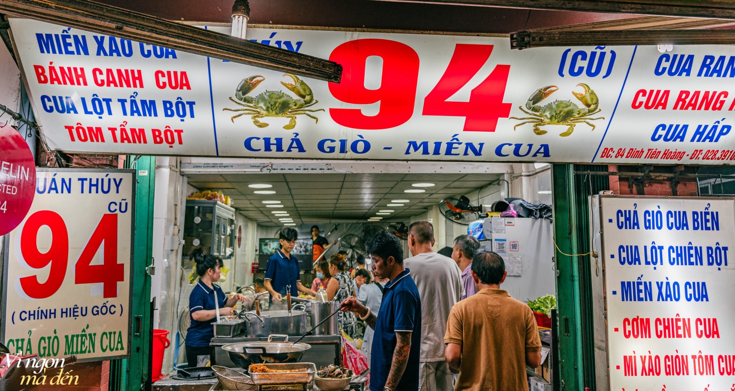 Quán cua từng khiến khách "đau đầu" vì cái tên dễ gây nhầm lẫn, tiết lộ bí quyết khiến cả khách Việt và khách nước ngoài đều mê đắm - Ảnh 1. Quán cua từng khiến khách "đau đầu" vì cái tên dễ gây nhầm lẫn, tiết lộ bí quyết khiến cả khách Việt và khách nước ngoài đều mê đắm - Ảnh 1.