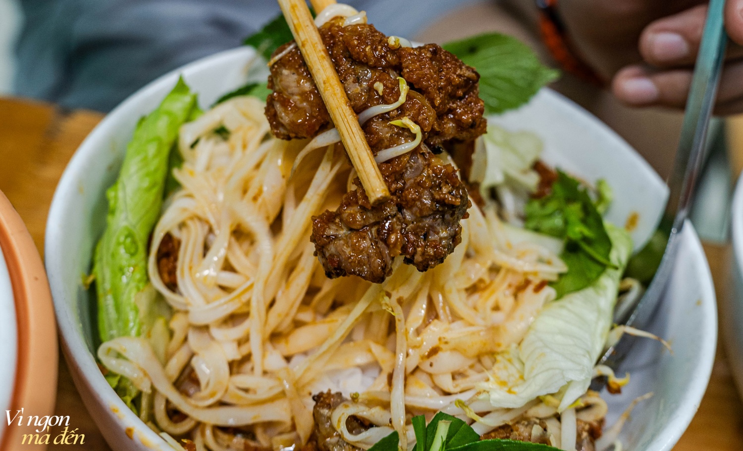 Ăn thử mì màu, món ngon lạ ở Bắc Giang: Nhìn qua tưởng Spaghetti, ăn rồi - Ảnh 2.