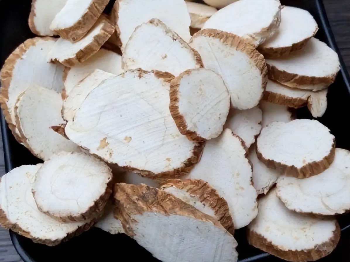 Nấu món thịt bò hầm mà vẫn dai và gây dắt răng thì chứng tỏ chưa cho 4 loại gia vị này, trong đó Việt Nam trồng được loại gia vị đắt thứ 3 thế giới - Ảnh 2.