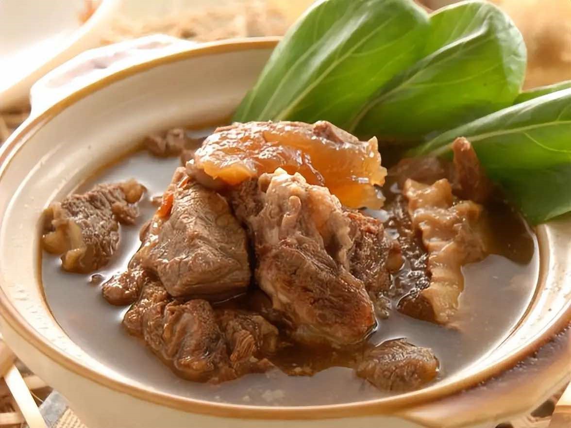 Nấu món thịt bò hầm mà vẫn dai và gây dắt răng thì chứng tỏ chưa cho 4 loại gia vị này, trong đó Việt Nam trồng được loại gia vị đắt thứ 3 thế giới - Ảnh 1.
