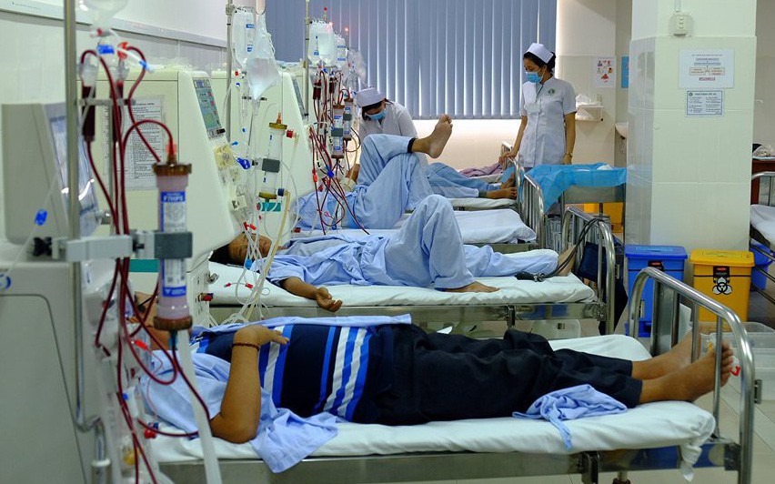 Một mình nuôi con tật nguyền, người phụ nữ ở Sài Gòn uống thuốc diệt cỏ nguy kịch, nghi do bị giang hồ truy đuổi