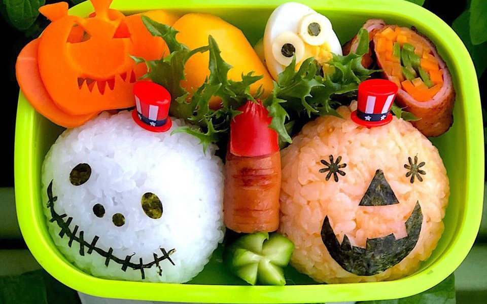 Bà mẹ 9x ở Nhật khoe loạt hộp cơm bento làm cho con trai dịp Halloween khiến chị em nhao nhao hỏi xin cách làm
