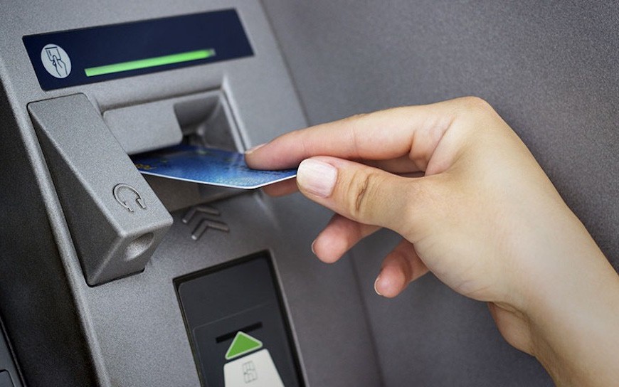 Cảnh báo: 3 nguy cơ luôn rình rập khi để tiền trong thẻ ATM ai cũng cần biết