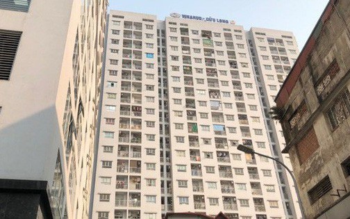 Hà Nội: Ở nhà một mình, bé trai 4 tuổi rơi từ tầng 11 chung cư xuống mái che tầng 1 tử vong