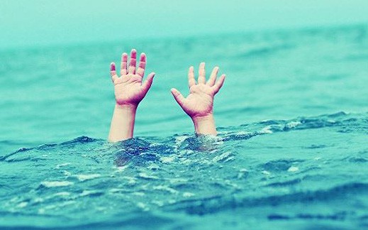 Bé trai 4 tuổi bị đuối nước nghiêm trọng tại công viên nước lớn nhất Thủ Đô: Phải làm gì để tránh cho trẻ bị đuối nước?