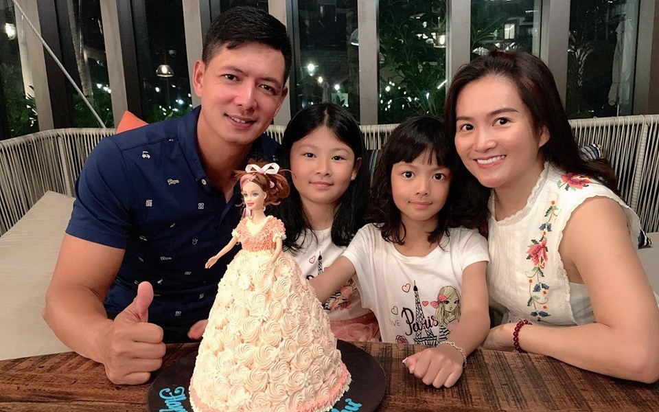 Bà xã diễn viên Bình Minh hạnh phúc khoe ảnh cả nhà mừng sinh nhật con gái út ở resort 5 sao Phú Quốc