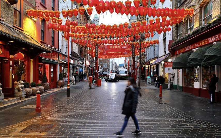 Đâu chỉ có Trung Quốc, cộng đồng người Hoa ở Anh cũng chật vật trước dịch viêm phổi Vũ Hán bùng phát: Đường phố vắng hoe và bị xa lánh