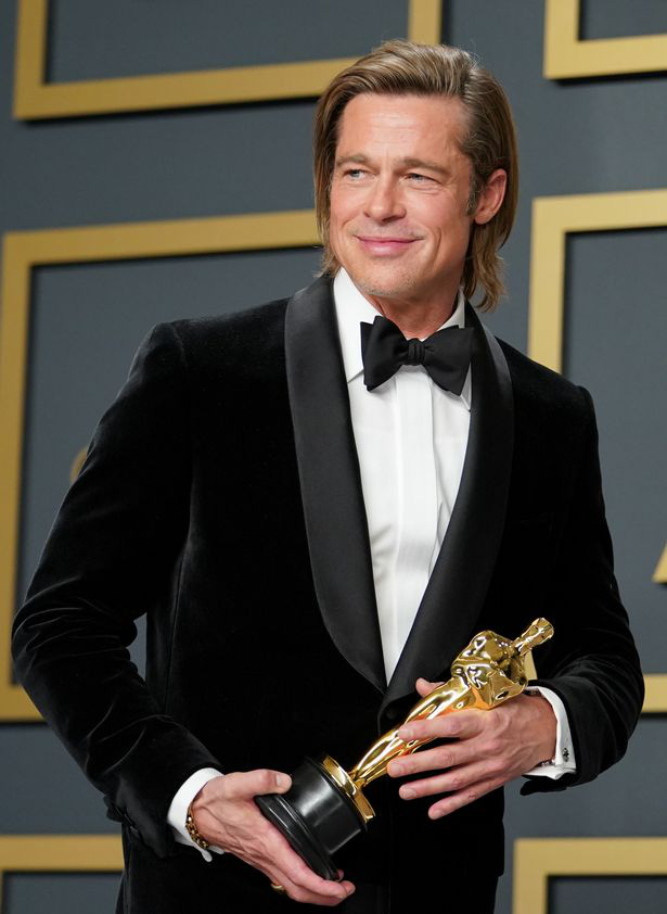 Không có lịch trình tại Oscar năm nay nhưng Jennifer Aniston vẫn bí mật gặp gỡ để chúc mừng việc Brad Pitt nhận giải "nam diễn viên phụ xuất sắc nhất" - Ảnh 3.