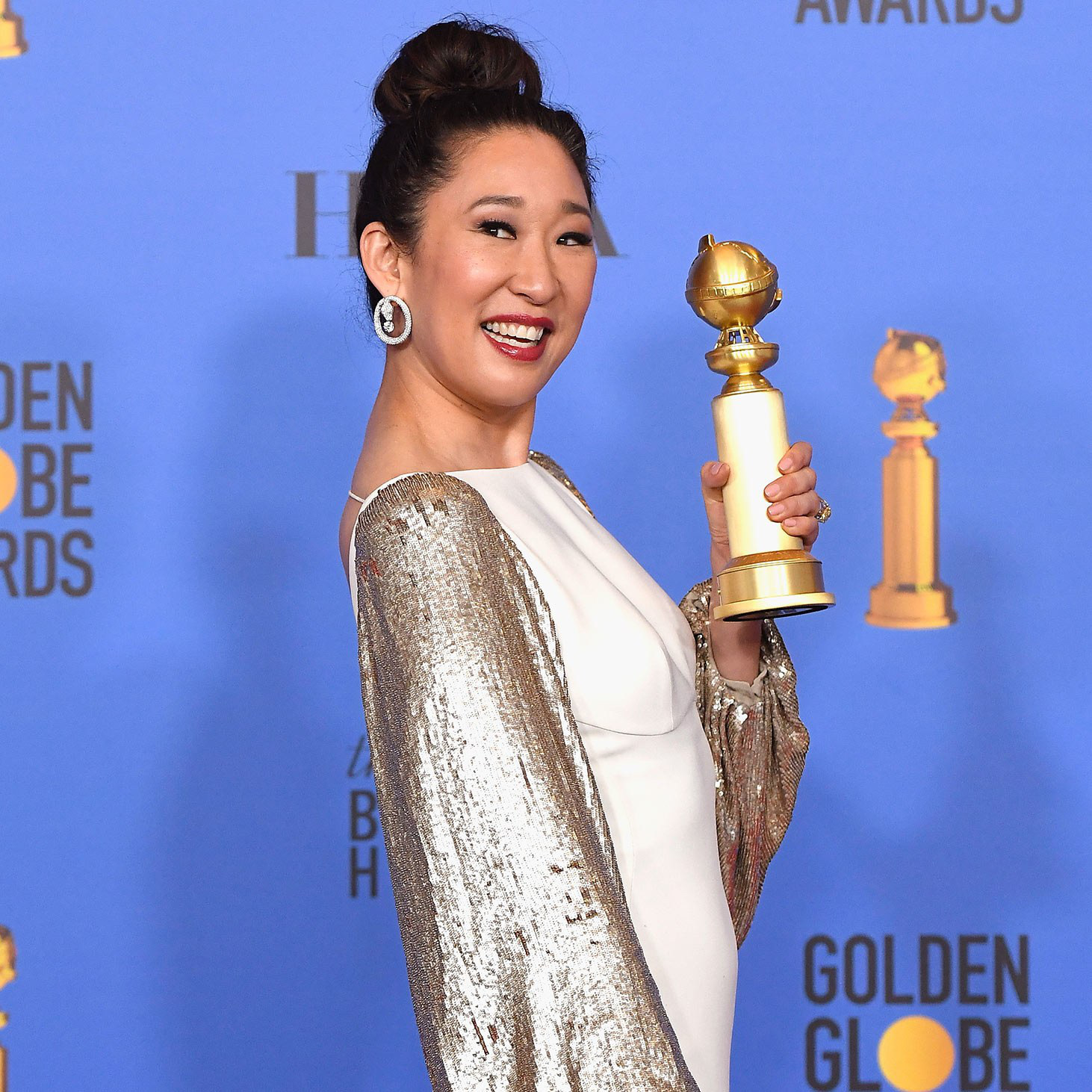 Sandra Oh - niềm kiêu hãnh của điện ảnh châu Á tại Hollywood, lộng lẫy trong một thiết kế của NTK Công Trí - Ảnh 4.