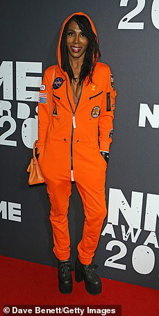 Thảm đỏ NME Awards 2020: Taylor Swift đơn giản mà sang chảnh, "chặt đẹp" hội chị em trưng diện màu mè - Ảnh 7.