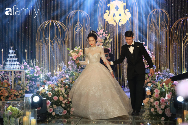 Váy cưới của Quỳnh Anh: Không phải vài trăm triệu mà những 1 tỉ đồng, nhưng trong mắt NTK bộ váy này là vô giá - Ảnh 2.