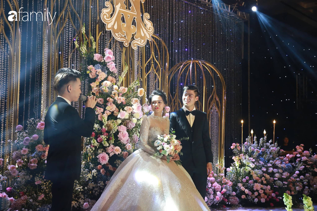 Váy cưới của Quỳnh Anh: Không phải vài trăm triệu mà những 1 tỉ đồng, nhưng trong mắt NTK bộ váy này là vô giá - Ảnh 3.