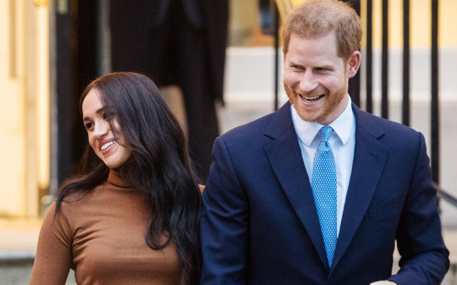 Cú sốc hoàng gia: Vợ chồng Meghan Markle sa thải 15 nhân viên ở Anh, đóng cửa văn phòng tại Cung điện Buckingham