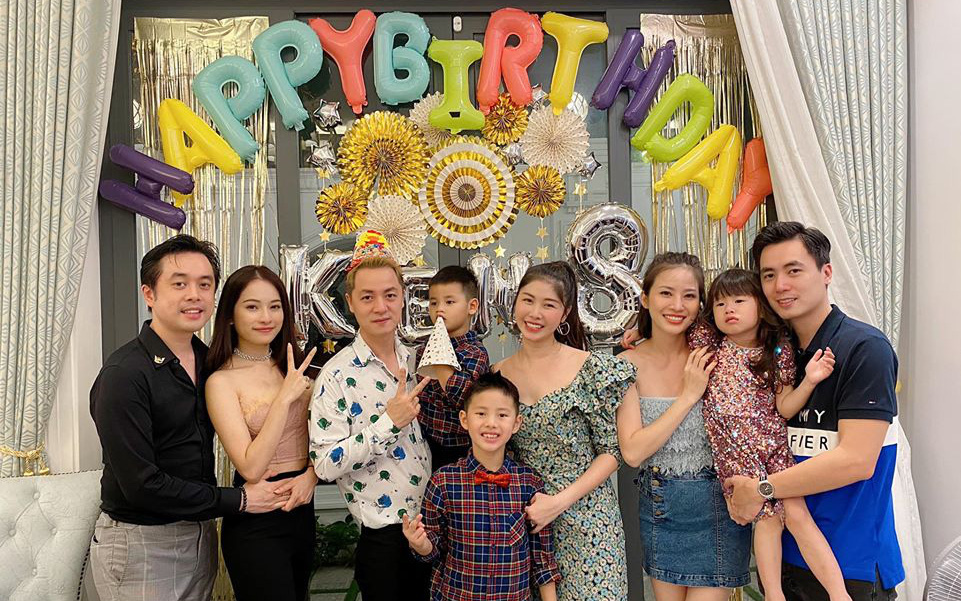Vợ chồng Đăng Khôi tổ chức sinh nhật cho con trong biệt thự triệu đô, bất ngờ tiết lộ luôn hình ảnh vợ mới cưới của nhạc sĩ Dương Khắc Linh với nhan sắc khó lòng mà chê được