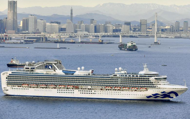 Nhật Bản cách ly 3.500 người trên du thuyền hạng sang để kiểm tra sức khỏe giữa lúc dịch viêm phổi hoành hành