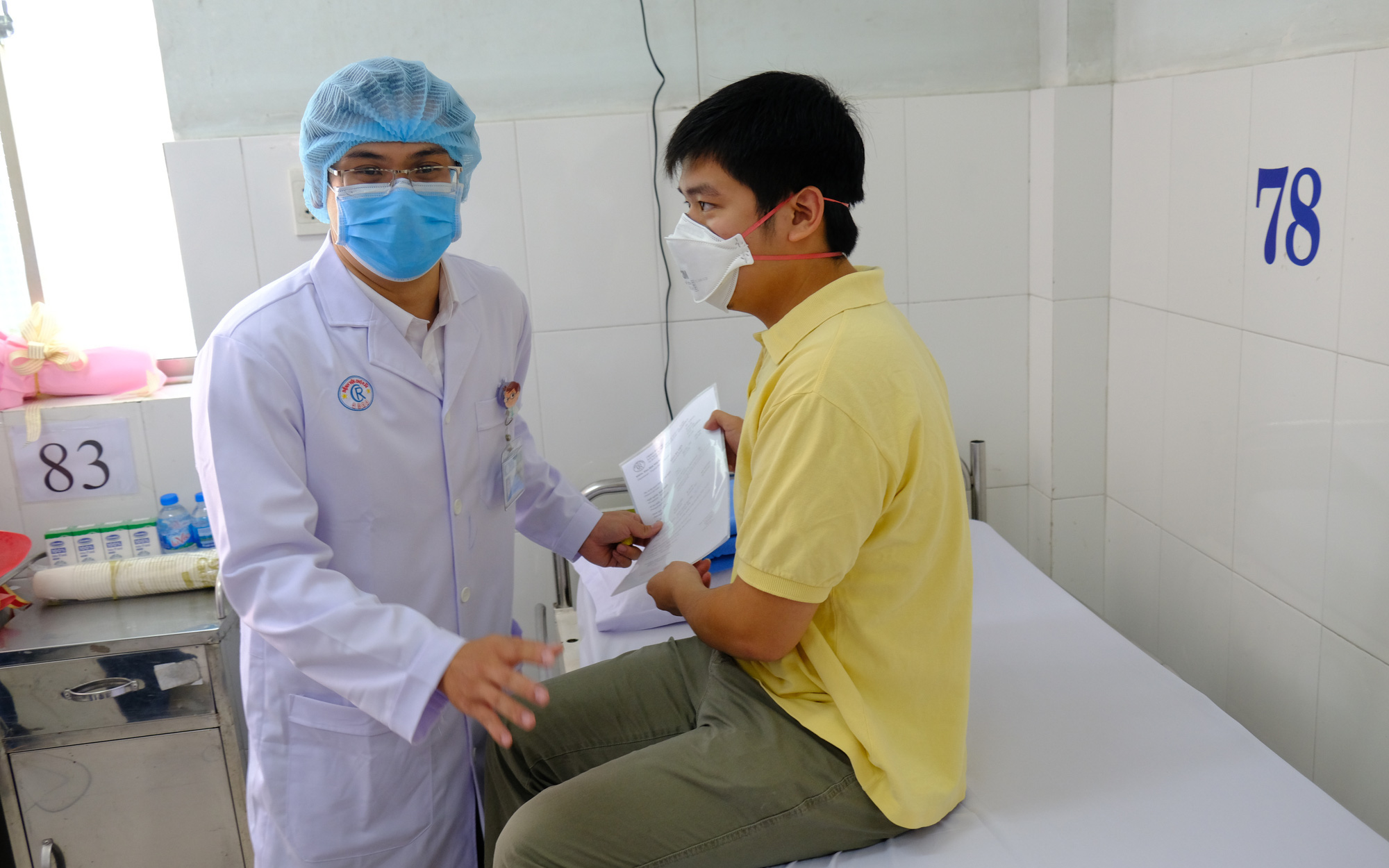 Lãnh sự quán Trung Quốc vui mừng đón công dân nhiễm virus corona xuất viện tại BV Chợ Rẫy, hết lòng cảm ơn y bác sĩ Việt Nam