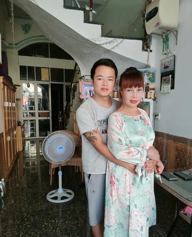 Tự tin khoe ảnh lão hóa ngược, cô dâu 63 tuổi ở Cao Bằng khiến ai nấy bất ngờ khi lộ mặt mộc 6 năm về trước - Ảnh 4.