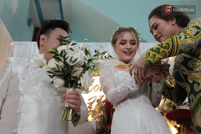 Trước đám cưới Công Phượng, dân tình phát sốt với lễ cưới "khủng" của hot streamer Xemesis và vợ trẻ kém 13 tuổi hôm nay: Rước dâu bằng xe hơn 7 tỷ, tổ chức ở tòa nhà cao nhất Việt Nam - Ảnh 11.
