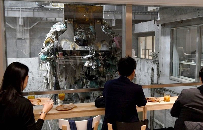 Đi ăn nhà hàng cao cấp ở Hà Nội, khách được "khuyến mãi" ngửi mùi thối do nhân viên hồn nhiên kéo thùng rác ngang qua bàn ăn - Ảnh 3.