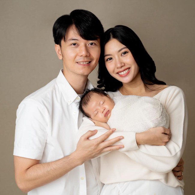 Á hậu Thúy Vân giải "bài toán khó" cho các mẹ sau sinh: Vừa giảm 13kg, vừa hút được gần 3 lít sữa mỗi ngày nhờ cách đơn giản - Ảnh 1.